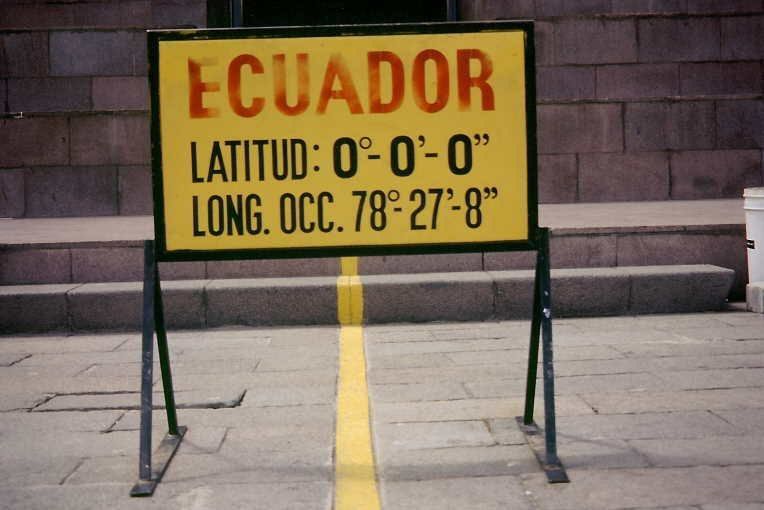 0098KM 38408 08JAN03 Ecuador La Mitad del Mundo.jpg